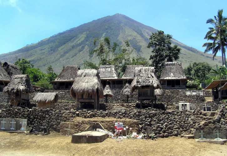 Day 03 : Bajawa & Soa Tour